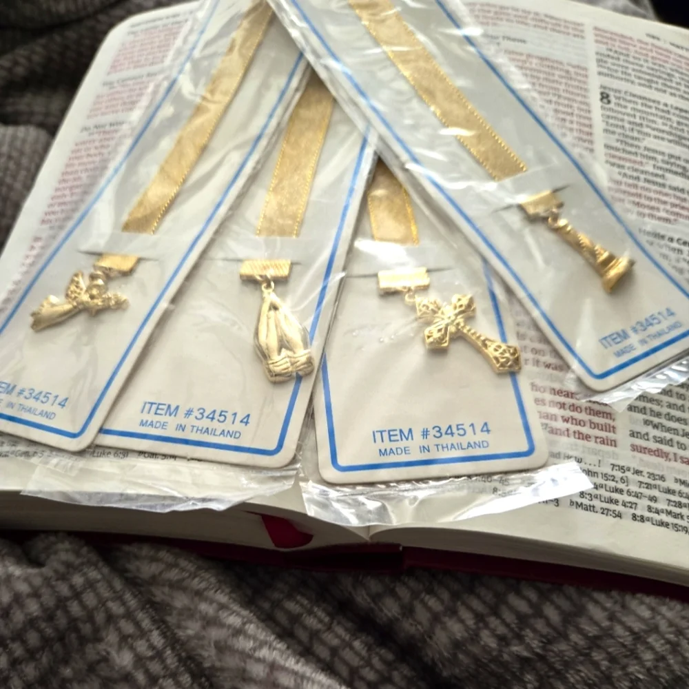 Gold-Plated Christian Bookmarks four faith-inspiring designs. - Picture 1 of 8